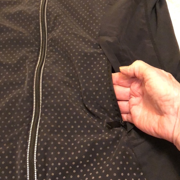 LULULEMON BLACK LIGHTWEIGHT MESH LINED WOMEN’S JACKET SIZE 8 BACK REFLECT #058 - Picture 5 of 12